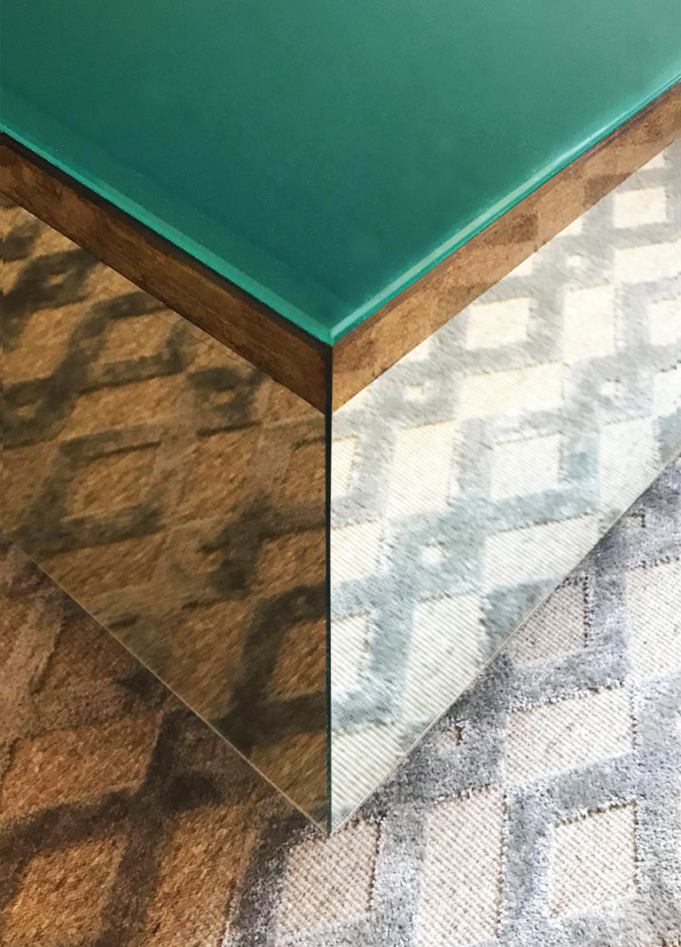 Detalle de mesa de centro y alfombra